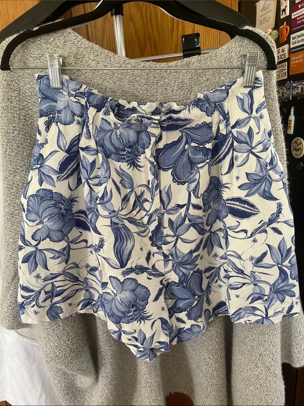 H&M Blue and White Floral Zip-Front Linen Shorts Size 10